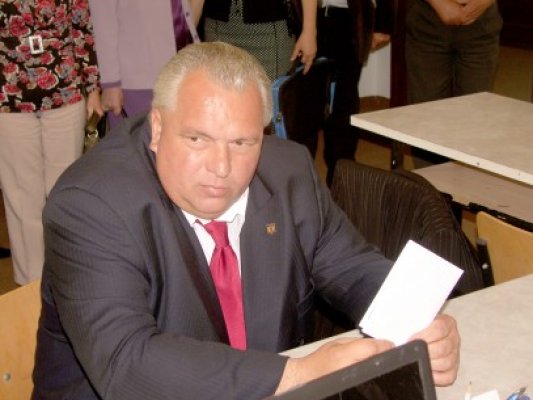 El este Nicuşor Constantinescu. Credeţi că mai merită un mandat de preşedinte al CJC?